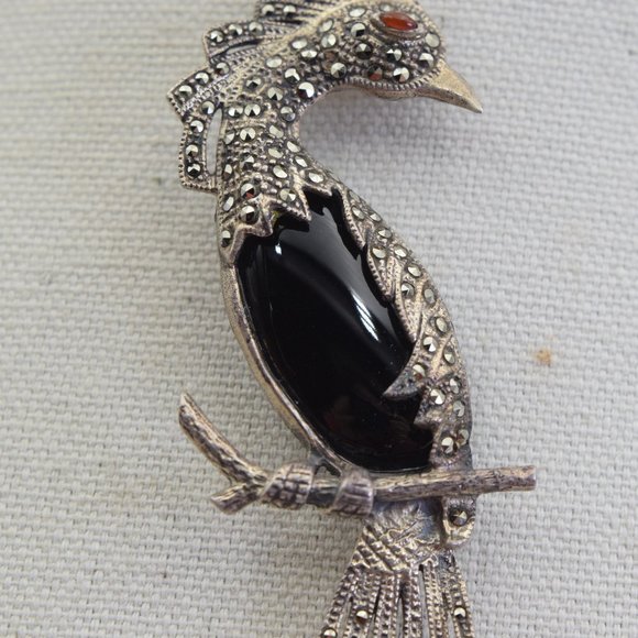 Vintage Sterling Silver, Onyx, Marcasite, & Garnet Crested Long Tail Bird Brooch - Picture 5 of 13